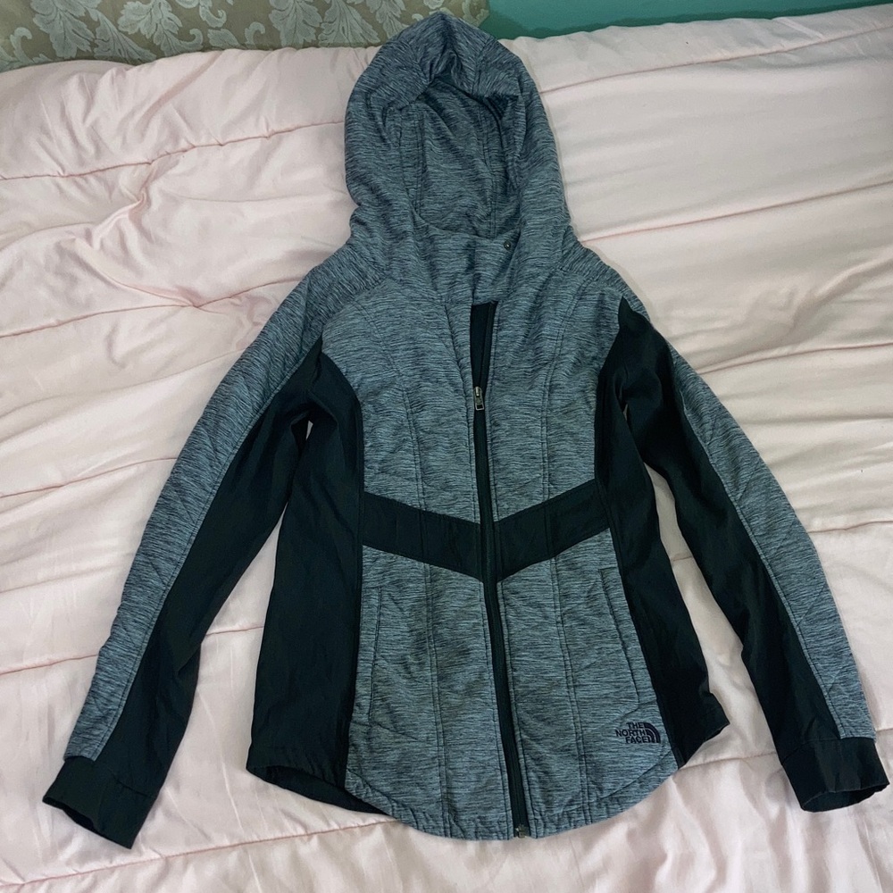 The North Face Psudio Women’s Jacket in Gray and Black Heathers Poliéster